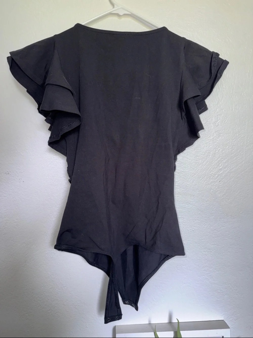 Express Black Ruffle-Sleeve Twist-Front V-Neck Bodysuit - Picture 5 of 8